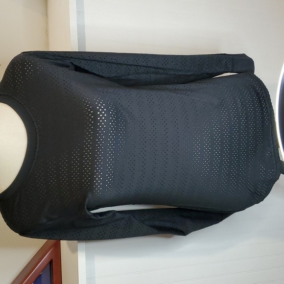 ZYIA Tops - Zyia‎ Preforated Fitted Workout Top Medium